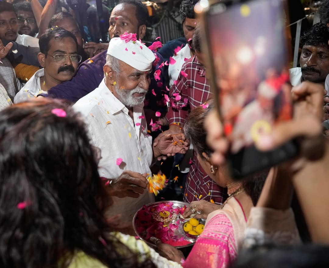 Arun Gawli, Daddy gets a grand welcome at Dagdi Chawl