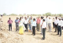 कलेक्टर वसुमना पंत ने इराई नदी में सिल्ट हटाने के कार्य का किया निरीक्ष