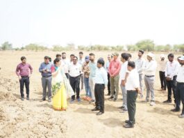कलेक्टर वसुमना पंत ने इराई नदी में सिल्ट हटाने के कार्य का किया निरीक्ष