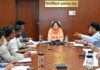 किसानों को समय पर खाद और बीज उपलब्ध कराने के लिए सतर्कता बरतें: जिलाधिकारी