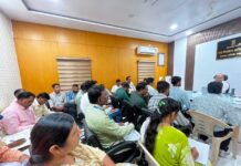 जनहित को प्राथमिकता देकर करें कार्य — मच्छिंद्रनाथ धस भद्रावती पंचायत समिति में विभिन्न विकास योजनाओं की समीक्षा बैठक आयोजित
