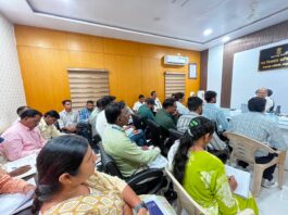 जनहित को प्राथमिकता देकर करें कार्य — मच्छिंद्रनाथ धस भद्रावती पंचायत समिति में विभिन्न विकास योजनाओं की समीक्षा बैठक आयोजित